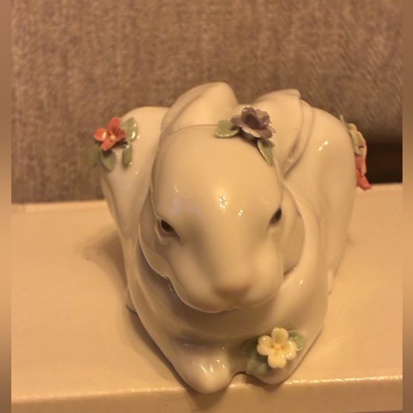 Lladro Floral Rabbit - Picture 7 of 12